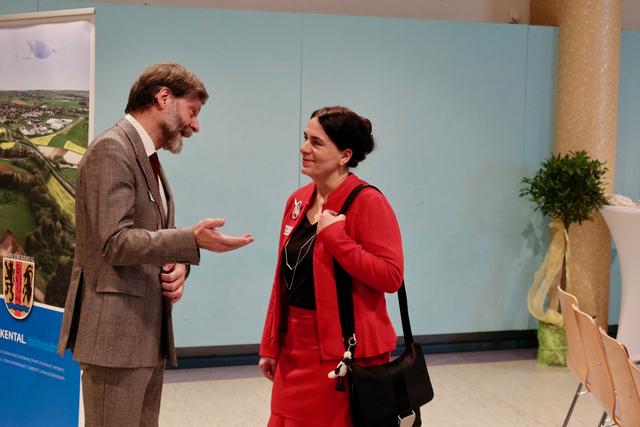 Künstlergespräch zwischen Diego Bianconi und Beate Waschneck von der Kunstschule Eckental. | Foto: A. Unbehaun