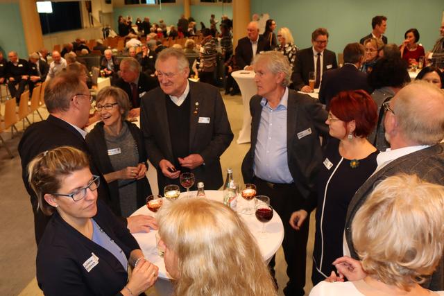 Marie-Ange Weiße vom Partnerschaftskreis Eckental-Ambazac, Gemeinderat Thomas Weiße, Walter Ungar, Gemeinderätin Astrid Marschall | Foto: A. Unbehaun