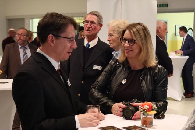 Der grüne Landratskandidat Manfred Bachmayer im Gespräch mit Isabel Krieger von der Pegnitz-Zeitung. | Foto: A. Unbehaun