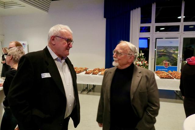 Der freie Redakteur Georg Heck im Gespräch mit Unternehmer Anton Kubat. | Foto: A. Unbehaun