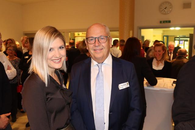 Nicht nur Vater und Tochter sondern auch zwei Generationen Zahnmediziner: Dr. Julia Gallitz und Dr. Norbert Gallitz. | Foto: A. Unbehaun