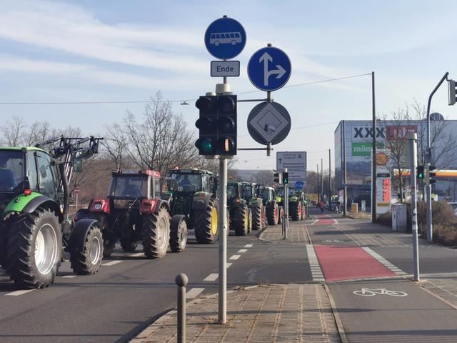 Der Konvoi auf der Kreuzung Münchener Straße / Frankenstraße in Nürnberg. | Foto: Christian Hamm