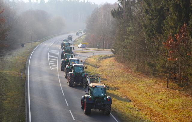 Dass der Verkehr auf den Einfallstraßen nach Nürnberg und im gesamten Stadtgebiet mehr oder weniger zum Erliegen kommt, ist von den Initiatoren des Protests durchaus beabsichtigt.  | Foto: A. Unbehaun