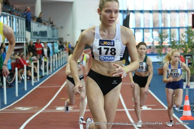 Nele Göhl auf dem Weg zum 800 m Erfolg. | Foto: Thomas Barwitzki