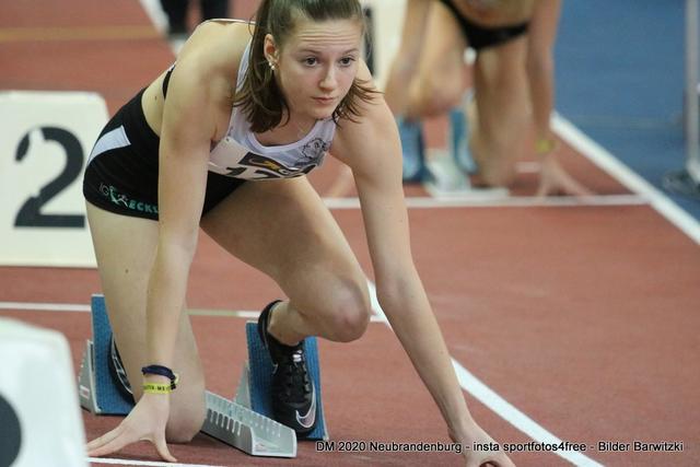 Mara Barwitzki beim Start für die 60 m Hürden. | Foto: Thomas Barwitzki