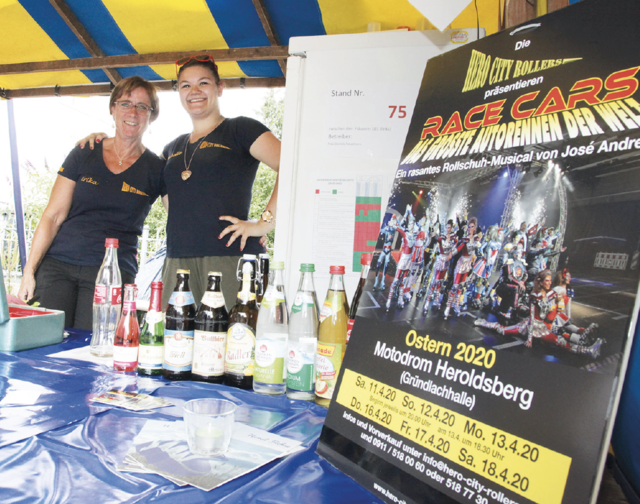 Stammgäste: Die Hero City Rollers mit Werbung in eigener Sache. Ihre für Ostern geplanten Race-Car-Shows wurden ebenso ein Opfer der Corona-Krise wie das Straßenfest. | Foto: U. Rahner