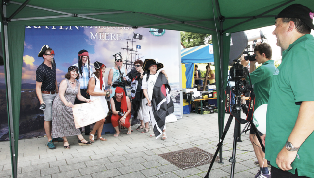 Hochbetrieb am wochenblatt-Stand: im vergangenen Jahr waren die Piraten klar zum Entern. | Foto: U. Rahner