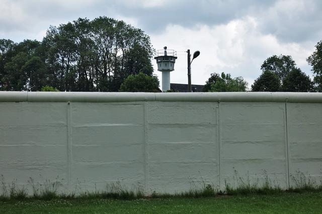 Mödlareuth, Deutsch-Deutsches Museum zur Geschichte der deutschen Teilung: 17. Juni 2020, 30 Jahre nach dem spektakulären Teilabriss der Grenzmauer zwischen Ost- und West-Mödlareuth durch die beiden Bürgermeister (von der Westseite aus gesehen) | Foto: M.Schi.