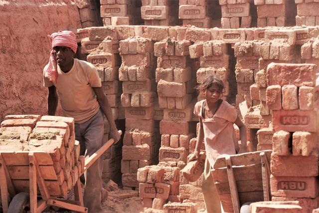 Indien, Kinderarbeit in einer Ziegelei | Foto: M.Schi. 