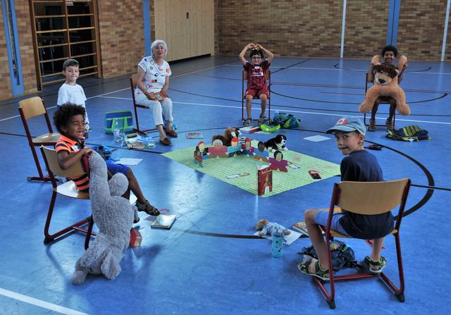 Sommerferienprogramm 2020: spielerisch lernen und Spaß haben in der Vorlese- und Erzählstunde für Grundschüler mit Annegret Schildknecht. 
Organisator Sommerferienprogramm: Jugendbüro der Gemeinde Eckental | Foto: M.Schi. 
