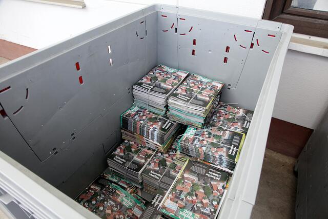 Eine der vielen Transportboxen, in denen jede Woche die druckfrischen wochenblätter im wochenblatt-Land ankommen.