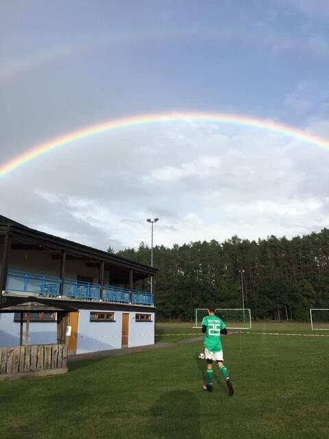Der ASV Forth gewinnt unter dem Regenbogen! | Foto: Petra Pedi