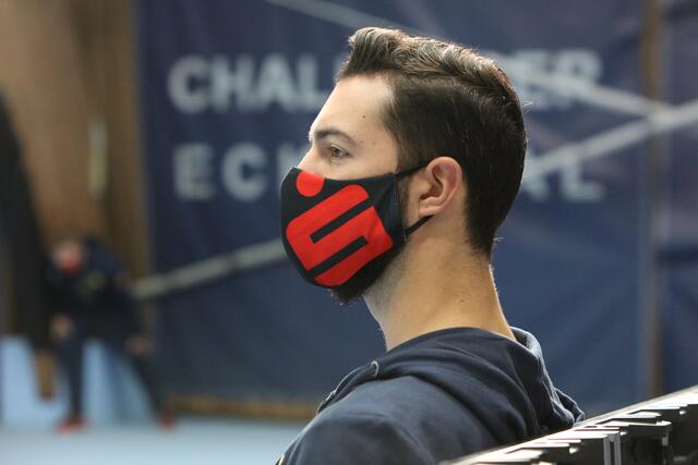 Auch die Linienrichter trugen während der Matches durchgehend eine Mund-Nase-Bedeckung. | Foto: A. Unbehaun