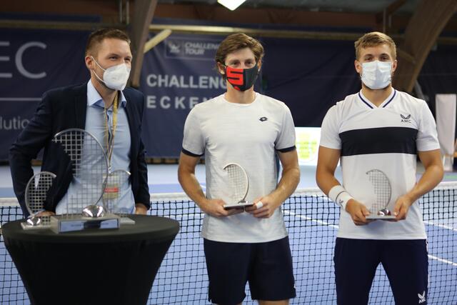Fabian Reisch bedankte sich bei der Doppel-Siegerehrung bei den vielen ehrenamtlichen Helfern auf und neben dem Platz. | Foto: A. Unbehaun