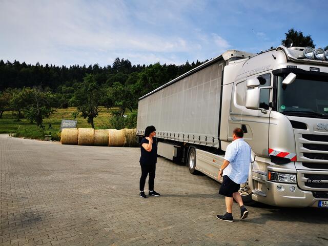 Startklar: Jürgen Hagen und seine Frau Erika fahren in Letten los, im sich dem Hilfs-Konvoi in Forchheim anzuschließen. | Foto: C. Behringer