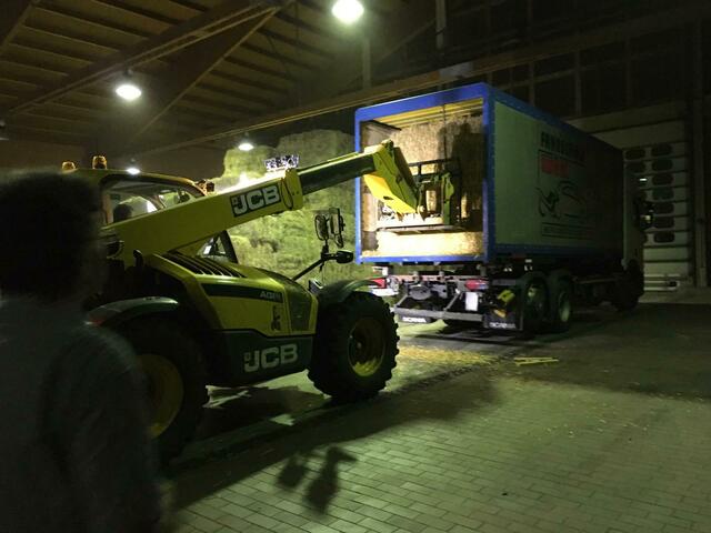 Wer nicht selbst entlädt, dem wird natürlich geholfen. | Foto: Jürgen Hagen