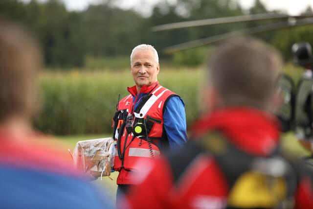 Stephan Kraus von der Bergwacht Bamberg gilt als echtes Urgestein der Luftrettung. Ihm wurde für sein Wirken gedankt. | Foto: Bergwacht Frankenjura