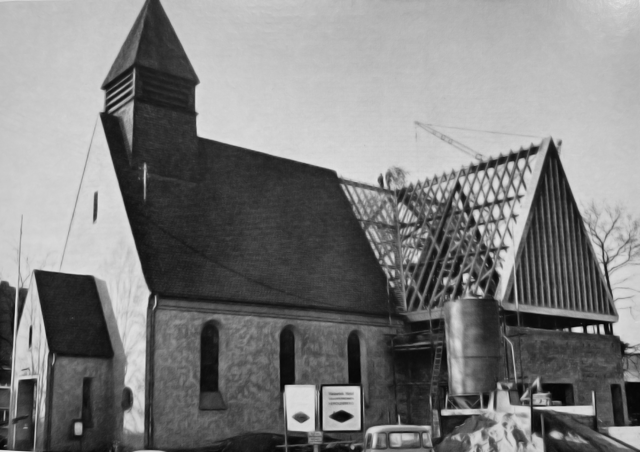 Ende der 1960er Jahren gab es eine umfangreiche Erweiterung nach deren Fertigstellung das Pfarrzentrum 1971 geweiht wurde. | Foto: Pfarrarchiv