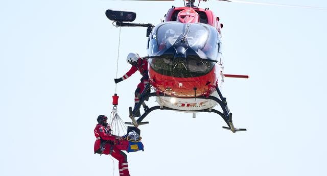 Die Einsätze mit der Rettungswinde werden regelmäßig im Jahr an den jeweiligen Stationen trainiert. | Foto: DRF Luftrettung