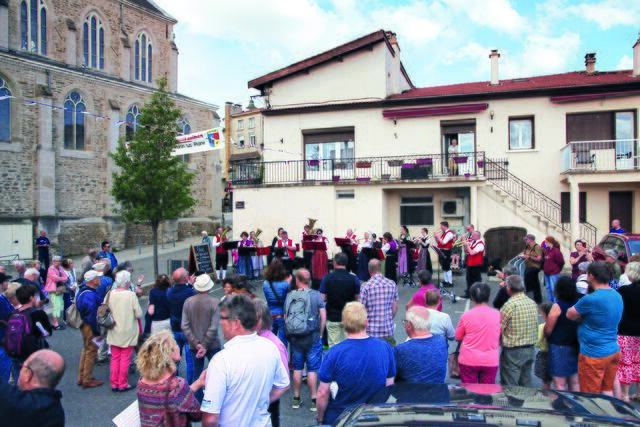 Fränkische Tracht und Musik im Herzen Frankreichs | Foto: Uwe Rahner