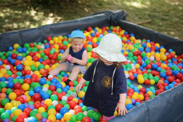 Für die allerjüngsten Besucher gab es ein Bällebad. | Foto: Andreas Unbehaun