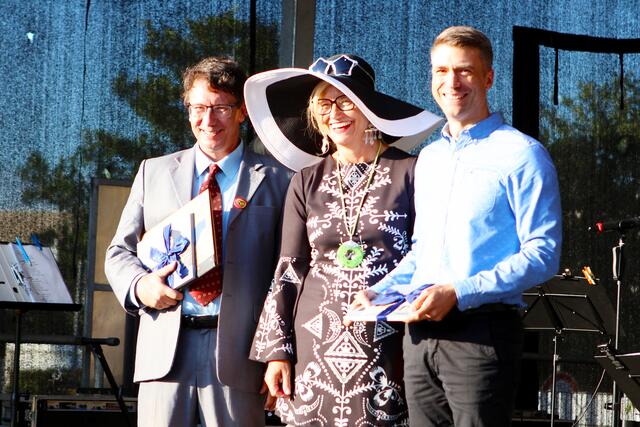 Der Bundestagsabgeordnete Stefan Müller und der stellvertretende Landrat von Erlangen-Höchstadt, Manfred Bachmayer, wurden von Bürgermeisterin Ilse Dölle herzlich Willkommen geheißen. | Foto: Andreas Unbehaun