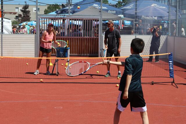 Im Soccerkäfig gibt es Tennis-Schnupperstunden. | Foto: Andreas Unbehaun