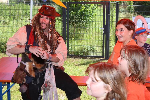 Jack Sparrow begeisterte mit tollen Zaubertricks. | Foto: Andreas Unbehaun