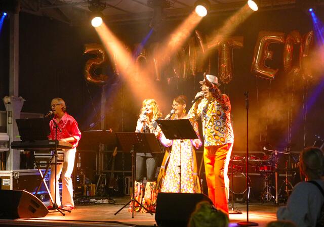 Der Auftritt der ABBA Revival Band bildete den Höhepunkt des Schlagerabends. | Foto: Andreas Unbehaun