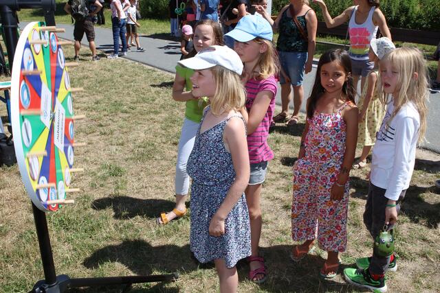 Beim Glücksrad gab es nur Gewinner. | Foto: Andreas Unbehaun