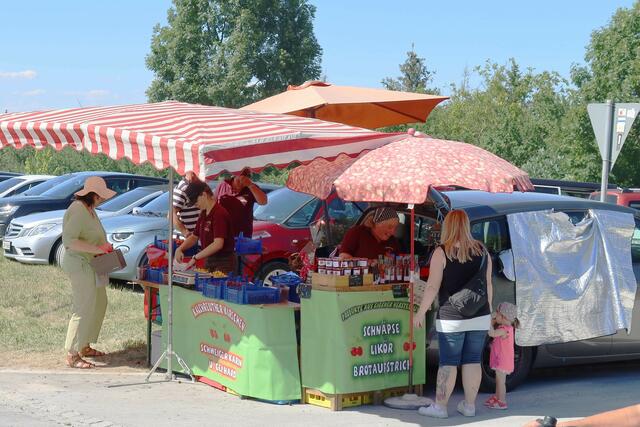 Leckere Kirschen und alles, was man aus Kirschen machen kann, gab es in Kalchreuth. | Foto: Andreas Unbehaun