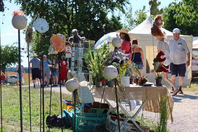 Kunsthandwerk wurde zuhauf angeboten im Kirschgarten. | Foto: Andreas Unbehaun