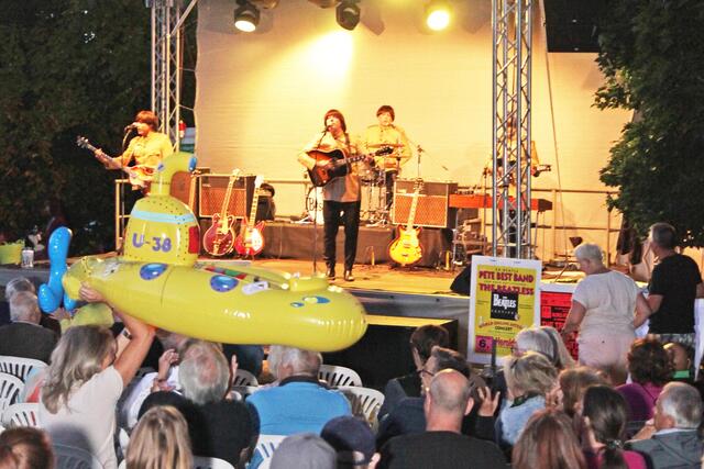 Zu den Klängen von „Yellow Submarine” tauchte das gelbe U-Boot auf. | Foto: Uwe Rahner