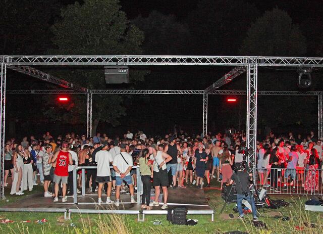 DJs sieht man sonst nur von vorne. | Foto: Uwe Rahner