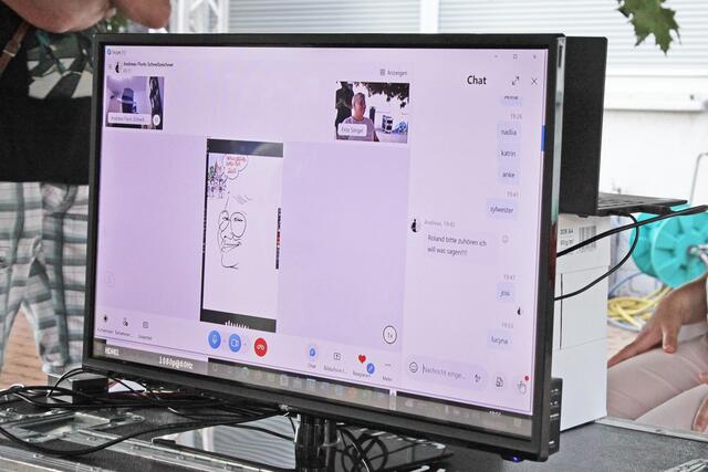 Der Heroldsberger Schnellzeichner Andreas Floris war zwar verreist, konnte aber im Livechat Cartoon-Portraits in Echtzeit zeichnen. | Foto: Uwe Rahner