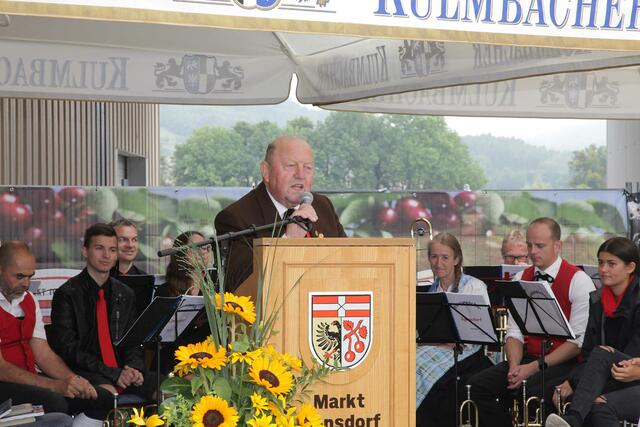 Altbürgermeister Erwin Zeiß plauderte „aus dem Nähkästchen” des damaligen Gestalters der Großgemeinde. | Foto: Uwe Rahner