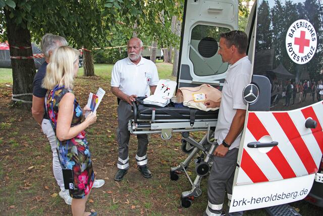 Nicht nur Spaß, sondern auch seriöse Informationen über die korrekte Anwendung von Defibrillatoren wurden vermittelt. | Foto: Uwe Rahner