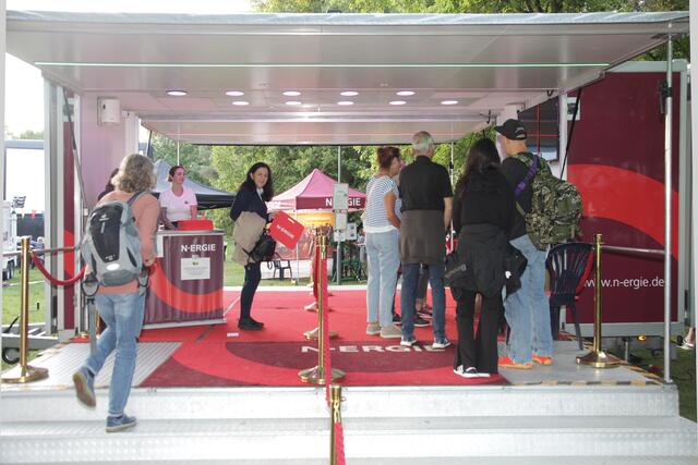 "Herzlich willkommen" am Eingang zum Open-Air-Kino. | Foto: Uwe Rahner