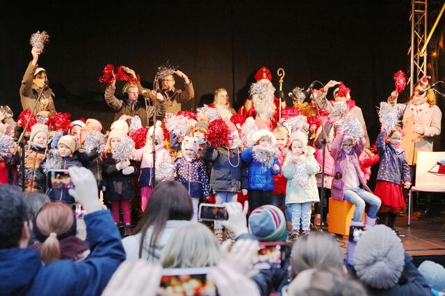 Die Kinder vom Kindergarten Lokomotive hatten zur Eröffnung einige Stücke einstudiert. | Foto: Andreas Unbehaun