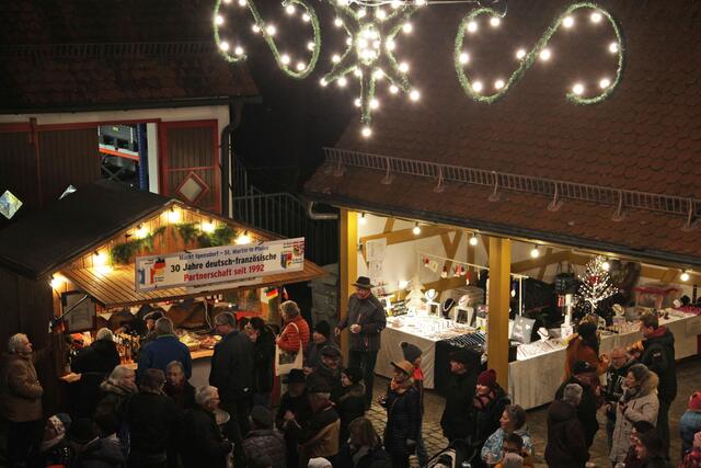Die Igensdorfer Marktstände lockten mit vielfältigen Angeboten. | Foto: Uwe Rahner