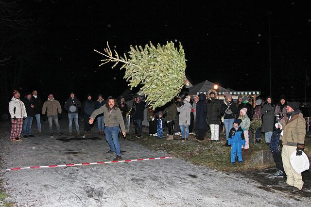 ASV PETTENSIEDEL: Hüttengaudi mit Tannenbaum - Igensdorf