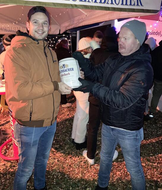 Der stolze Zweitplatzierte Niko Geist aus Frohnhof (links) mit Thomas Dornauer vom Hüttengaudi-Team. | Foto: Uwe Rahner