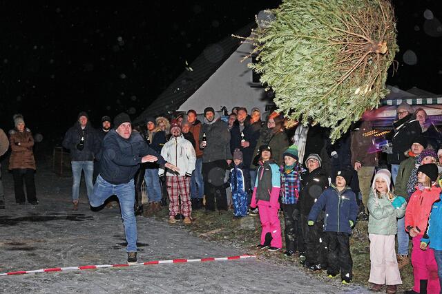 ASV PETTENSIEDEL: Hüttengaudi mit Tannenbaum - Igensdorf