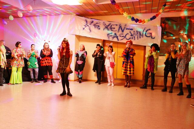 In Igensdorf feierte man bereits den "Hexenfasching"