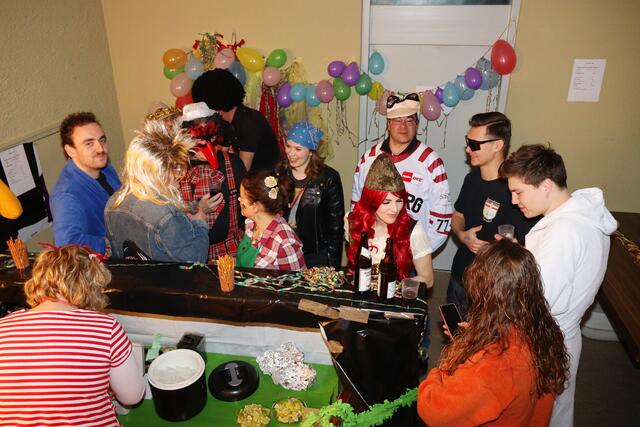 In Igensdorf feierte man bereits den "Hexenfasching"