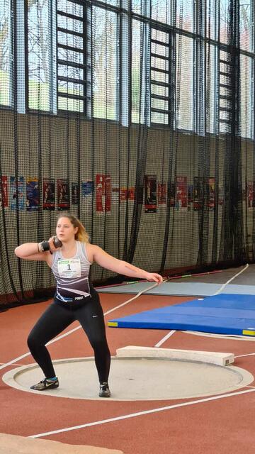 Für Lena Abbenhaus (wJU20) bedeuteten die gestoßenen 11,88 m im Kugelstoßen (4 kg) den dritten Platz. 
 | Foto: © Göhl