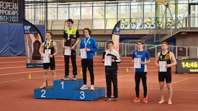 Jan Hölzer als Viertplatzierter bei der Siegerehrung | Foto: Privat