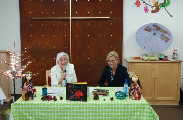 Das Vorleseteam in Interaktion mit den Zuhörern   | Foto: Dr. Manfred Schildknecht