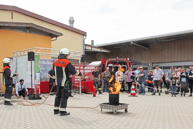 Gleich kommt es zur Explosion. Fettbrände nie mit Wasser löschen! | Foto: Uwe Rahner