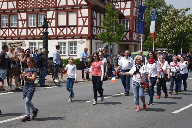 Der Freundeskreis hatte gerade seine französischen Gäste verabschiedet und marschierte mit. | Foto: Sabine Büssert
